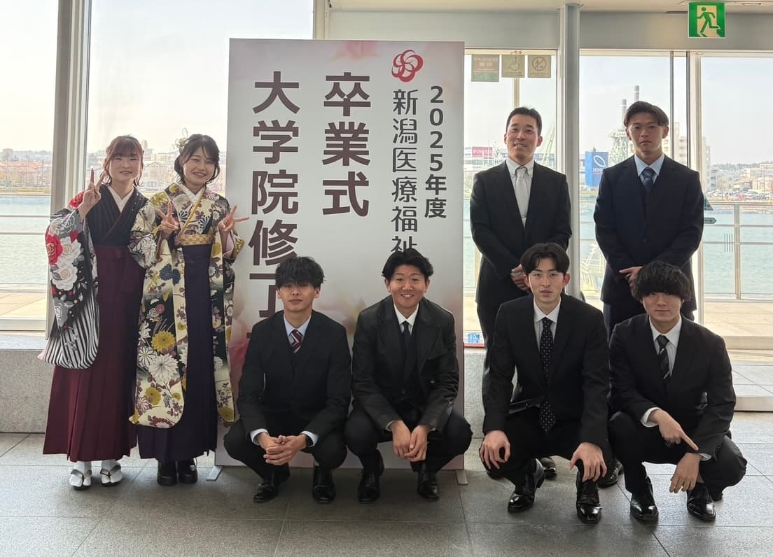 【卒業おめでとう】越智ゼミ4年生8名が卒業式を迎えました